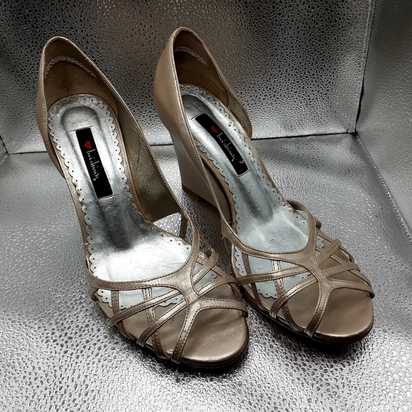 Lui Chung Ivory Beige Cut Out Wedged Heels Women's Size 9 - Picture 2 of 9